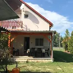 Lukacs Nyaralohaz بيت للعطل بالاتونفينيفيس