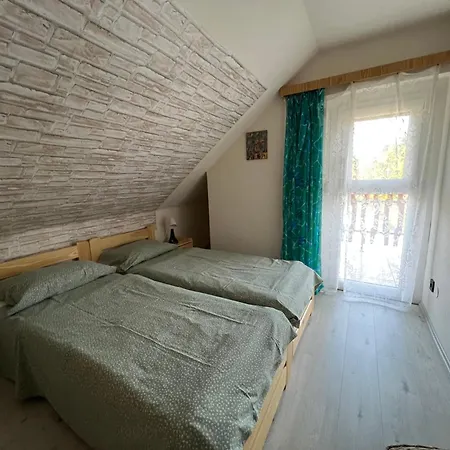 Lukacs Nyaralohaz * Balatonfenyves