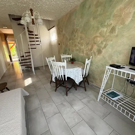 Lukacs Nyaralohaz Holiday home Balatonfenyves