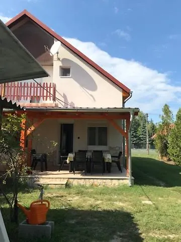 Lukacs Nyaralohaz Holiday home Balatonfenyves