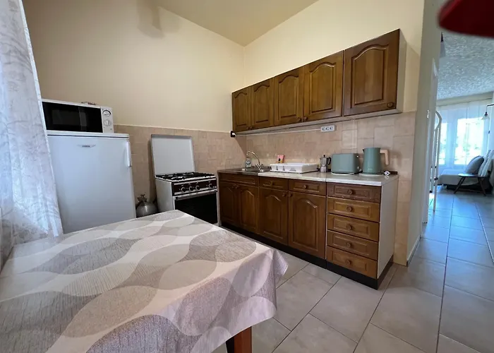 Lukacs Nyaralohaz Holiday home Balatonfenyves
