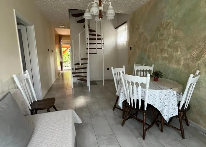 Lukacs Nyaralohaz Holiday home *