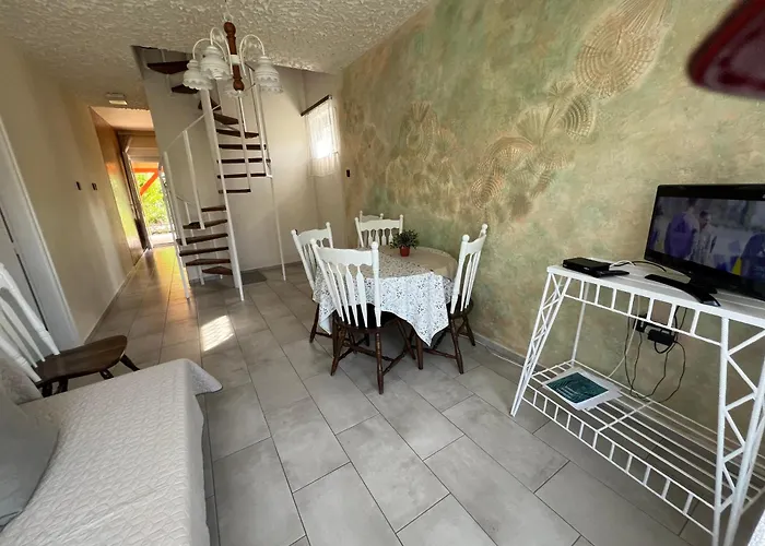 Lukacs Nyaralohaz Holiday home Balatonfenyves