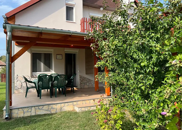 Lukacs Nyaralohaz * Balatonfenyves